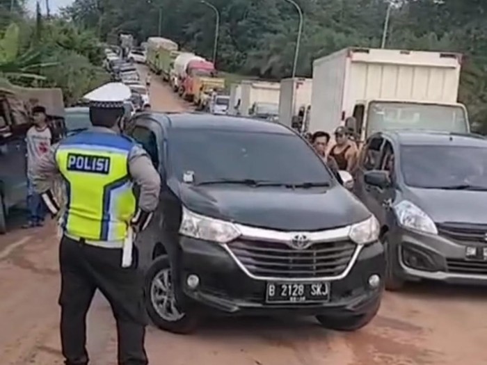 Kondisi lalin di Jalinsum Palembang-Betung masih padat merayap