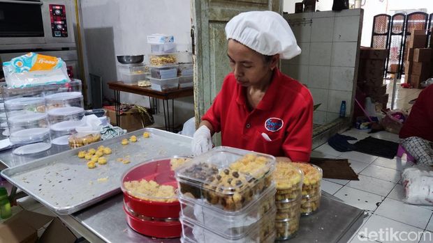 Kue kering di Surabaya banjir pesanan jelang Lebaran
