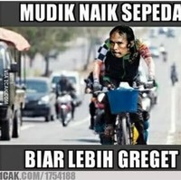 Mudik naik motor atau mobil mah sudah biasa. Mau yang greget? Coba naik sepeda. Foto: 1cak.com