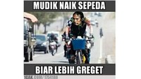 Mudik yang satu ini agak laen memang karena memilih mendayung sepeda untuk pulang ke kampung halaman. (Foto: 1cak.com)