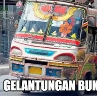 Demi mudik bertemu keluarga apapun dilakukan. Paling sampai kampung masuk angin dan encok aja. Beruntung kalau nyawa nggak melayang. Foto: 1cak.com