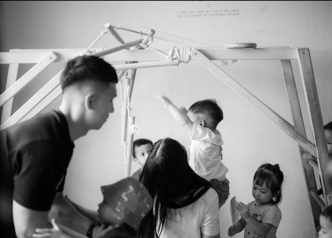 Bermain bersama para anak-anak lainnya, Issa terlihat begitu semangat dann antusias mennjajal berbagai permainan yang telah disediakan. Foto: Instagram/@nikitawillyofficial94