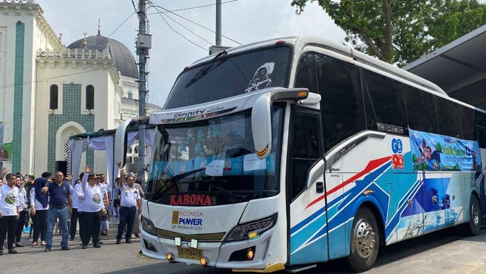 Para pemudik bareng Pemkot Medan diberangkatkan dari Masjid Raya Al Mashun. (Dostry Amisha/detikSumut)