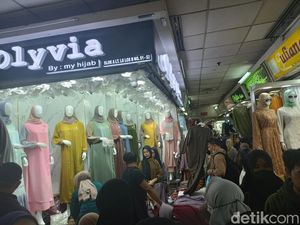 Tanah Abang Diserbu Jelang Lebaran, Pedagang Kantongi Rp 54 Juta/Hari