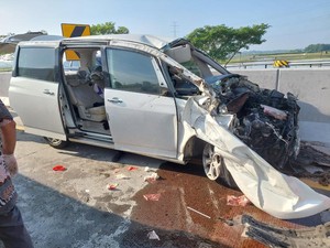 Mobil Pemudik dari Jakarta Kecelakaan di Tol Ngawi, Satu Orang Tewas