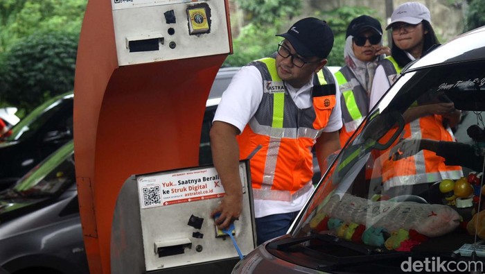 Penambahan Mesin Tap Pembayaran Exit Tol Merak Astra Infra menambah 2 unit mesin pembayaran tap di exit tol Merak, Banten. Hal ini untuk untuk meminimalisir tingkat kepadatan arus mudik.