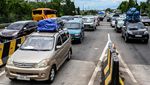 Penampakan Macet Panjang di Exit Tol Merak