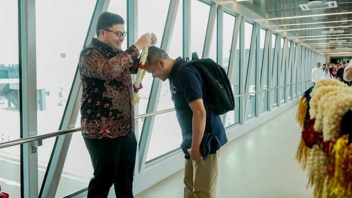 Penumpang yang mendarat di Bandara Dhoho Kediri