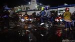 Perjuangan Pemudik Sepeda Motor Menyeberang ke Kampung Halaman