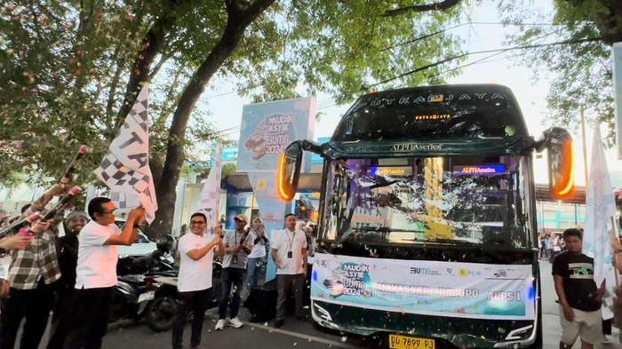 PLN UID Sulselrabar memberangkatkan 1.000 pemudik dari Makassar.