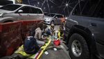 Potret Pemudik Sahur di Pinggir Tol Cikampek