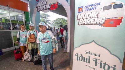Ribuan Mitra Tukang-Mandor Mudik Gratis Naik Kereta Api Eksekutif