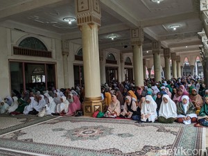 Sambut Malam Lailatul Qadar, 20 Ribu Warga Hadiri Ijtima Ramadan di Lombok