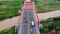 Arus lalu lintas lancar saat diberlakukannya sistem satu arah atau one way di ruas tol tersebut. 