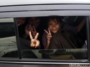 Senyum Pemudik Meski Macet Berjam-jam di Tol