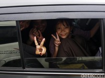 Senyum Pemudik Meski Macet Berjam-jam di Tol