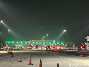 Kondisi Terkini di GT Cikatama: One Way Diterapkan-Lalin Ramai Lancar