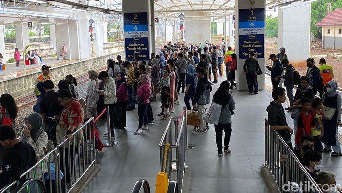 Gelombang Vakansi Lebaran Padati Stasiun Manggarai, Menyambut Liburan Bersama