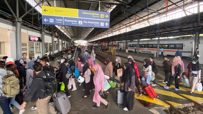 Suasana di Stasiun Cepu, Blora, Sabtu (6/4/2024).