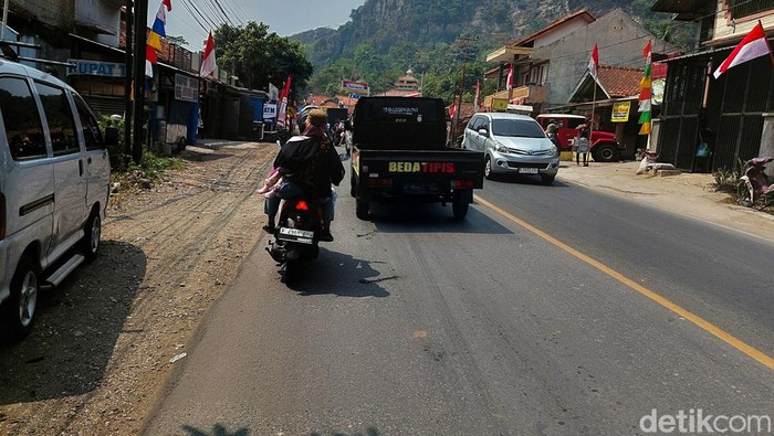 Suasana Jalur Mudik di Jalan Raya Padalarang KBB