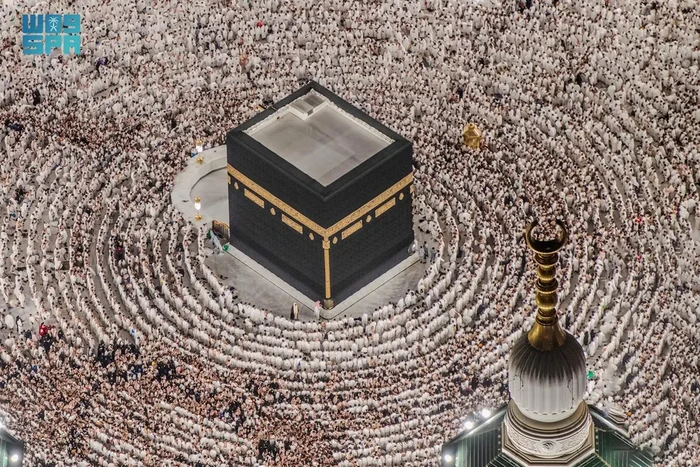 Suasana kepadatan jemaah di Masjidil Haram malam pada ke-27 Ramadan 2024
