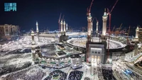 Sejak dini hari kemarin, jemaah, termasuk yang menunaikan umrah, memenuhi Masjidil Haram hingga halaman perluasannya sejauh 2 kilometer. Jumlah jemaah diperkirakan mencapai 2,5 juta. Foto: Saudi Press Agency