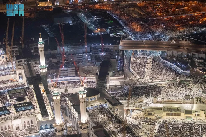 Suasana kepadatan jemaah di Masjidil Haram malam pada ke-27 Ramadan 2024