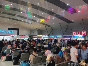 Pelabuhan Sekupang Batam Dipadati Pemudik, Ada Lonjakan Penumpang Tujuan Dumai