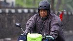 Pemudik Sepeda Terobos Hujan Demi Pulang ke Kampung Halaman
