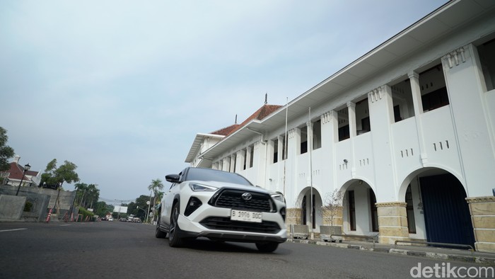 Cek jalur mudik jalur Pantura bersama Toyota Yaris Cross Hybrid.