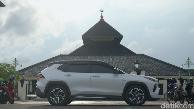 Cek jalur mudik jalur Pantura bersama Toyota Yaris Cross Hybrid.