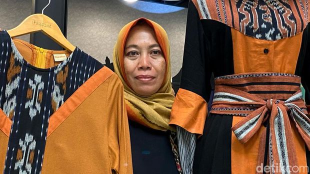 UMKM asal Kota Bandung kenalkan pakaian bertema wastra nusantara hingga dikenakan artis dangdut asal Malaysia.