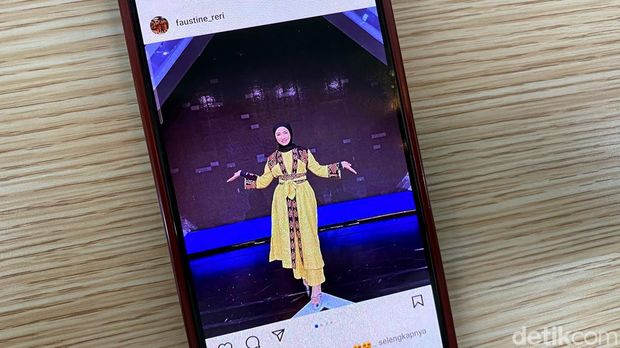 UMKM asal Kota Bandung kenalkan pakaian bertema wastra nusantara hingga dikenakan artis dangdut asal Malaysia.