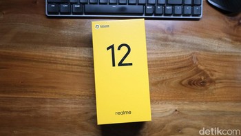 Seperti biasa, Realme menggunakan boks berwarna kuning untuk ponsel number seriesnya. Foto: detikINET/Anggoro Suryo Jati