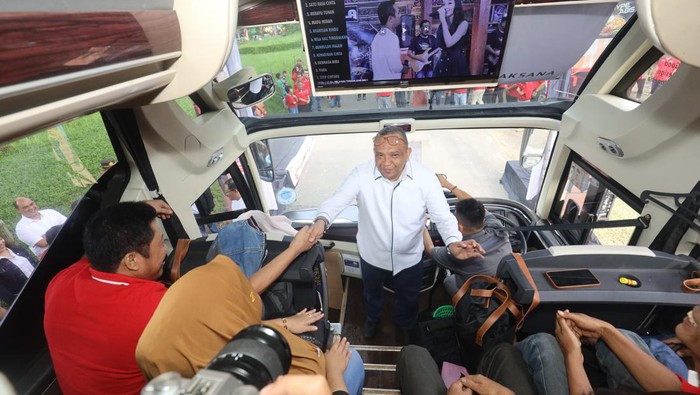 Wamenaker lepas mudik gratis mitra warmindo ke Jabar-Yogya