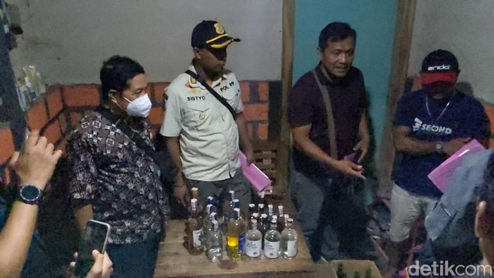 Warkop karaoke di kawasan Ngujang Dua Tulungagung dirazia, ini temuan petugas