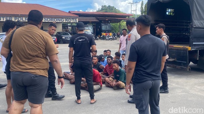 19 pelaku penyerangan Polsek Sorong Kepulauan ditangkap. Juhra Nasir/detikcom