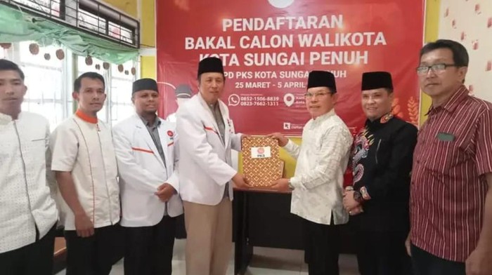 Ahmadi Zubir daftar PKS di Pilwako Sungai Penuh