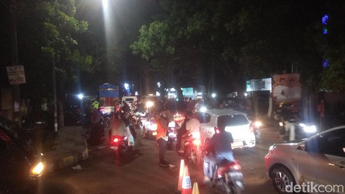 Arus mudik di Jeneponto terpantau padat merayap malam ini. Akbar Razak/detikSulsel