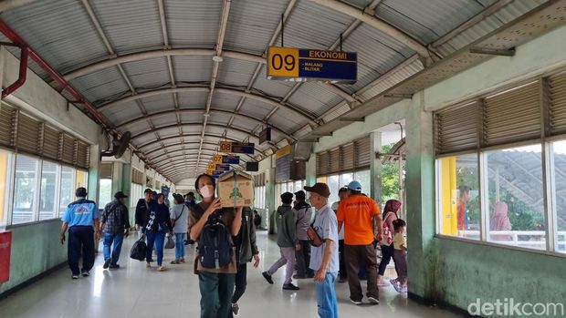 Arus mudik di Terminal Purabaya Surabaya