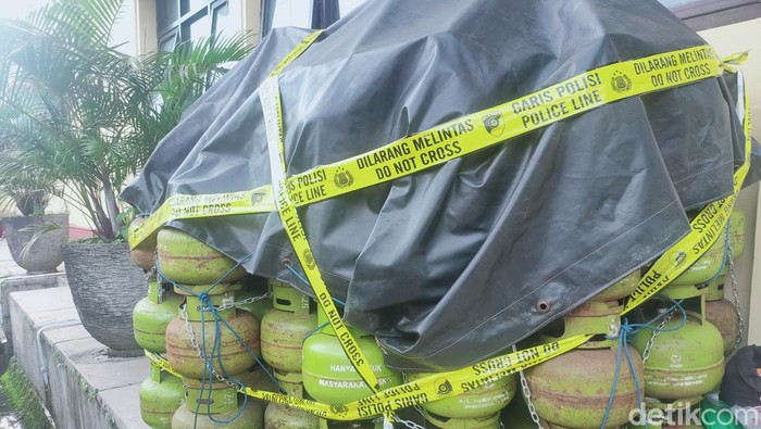 Barang bukti gas LPG oplosan di Cianjur