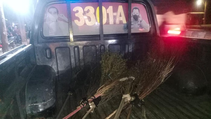 Barang bukti sapu penyapu koin jalur Pantura yang disita polisi