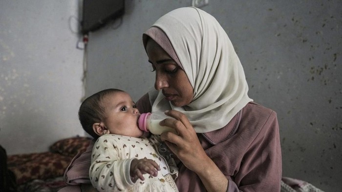 CORRECTS LOCATION - Amal Al-Taweel performs alongside with her microscopic one Ali at her household home in Nuseirat, central Gaza Strip, Friday, April 5, 2024. Ali changed into once born Oct. 7, the day the Israel-Hamas battle erupted. Moms who gave initiating in the Gaza Strip that day worry that their 6-month-extinct babies obtain known nothing but brutal battle, characterised by a shortage of microscopic one meals, unsanitary refuge prerequisites and the crashing of airstrikes. (AP Describe/Fatima Shbair)