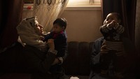 Hal itu ditandai dengan kurangnya makanan bayi, kondisi tempat penampungan yang tidak sehat, dan seringnya terjadi serangan udara. AP Photo/Fatima Shbair.