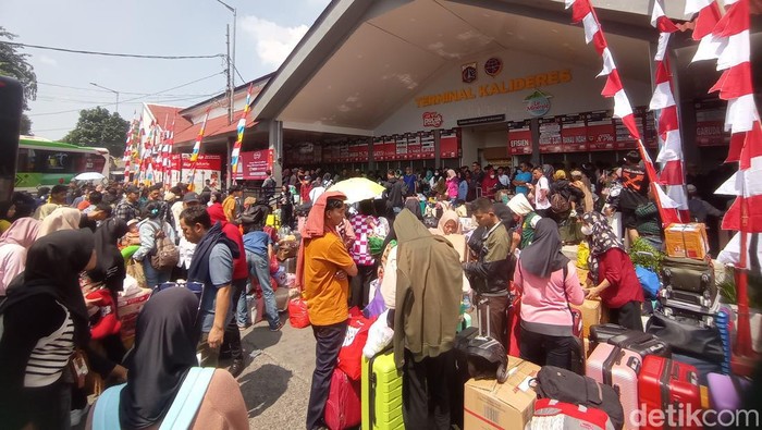 Kemacetan Ekstrem di Terminal Kalideres Jelang Lebaran