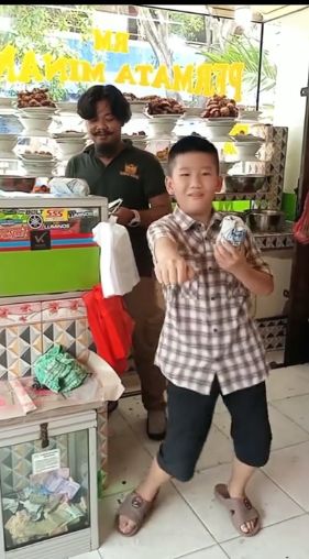 Gegara Tren 'Goyang Nasi Padang', Warung Nasi Padang Ini Jadi Viral