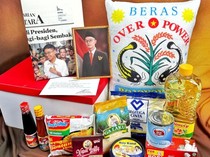 Unik! Konten Kreator Aulion Bikin Hampers Bertema Sembako