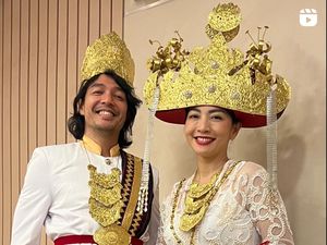 Gaya Unik Hesti Purwadinata Bukber Bareng Gengnya, Totalitas Pakai Baju Adat