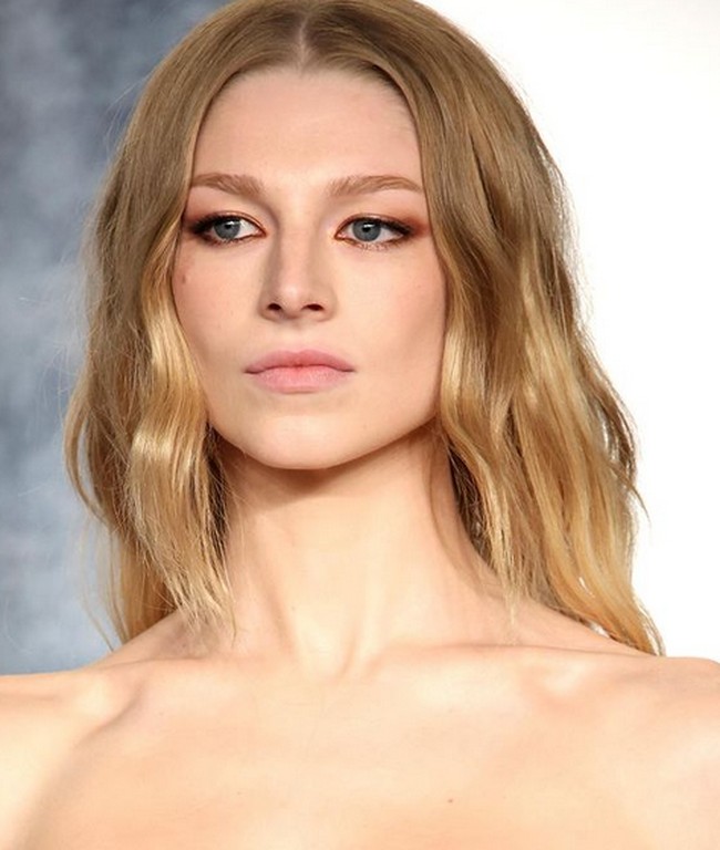 Sosok Hunter Schafer kini jadi kontroversi setelah membuat pernyataan bahwa tidak lagi ingin menerima peran transgender setelah aktinynya di drama Euphoria. Hunter hanya ingin berperan sebagai perempuan. Foto: dok. Instagram @hunterschafer