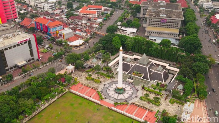Ilustrasi Kota Surabaya yang lengang saat musim liburan.
